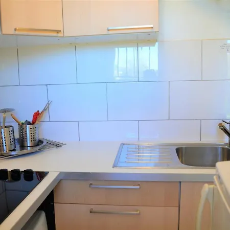 Au Bord De L'eau Avec Terrasse Et Menage Inclus - Fr-1-251-307 Le Lavandou