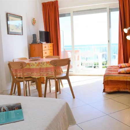 Le Lavandou, 1 Pièce, 2 Personnes - Fr-1-251-307 *