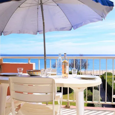 Au Bord De L'eau Avec Terrasse Et Ménage Inclus - Fr-1-251-307 Le Lavandou