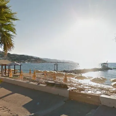Au Bord De L'eau Avec Terrasse Et Ménage Inclus - Fr-1-251-307 *